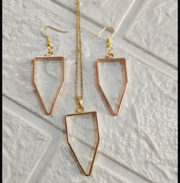 Earring pendant bezel set golden
