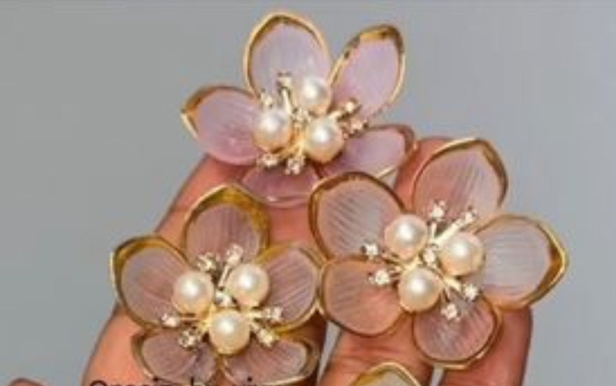 Acrylic petals for flower