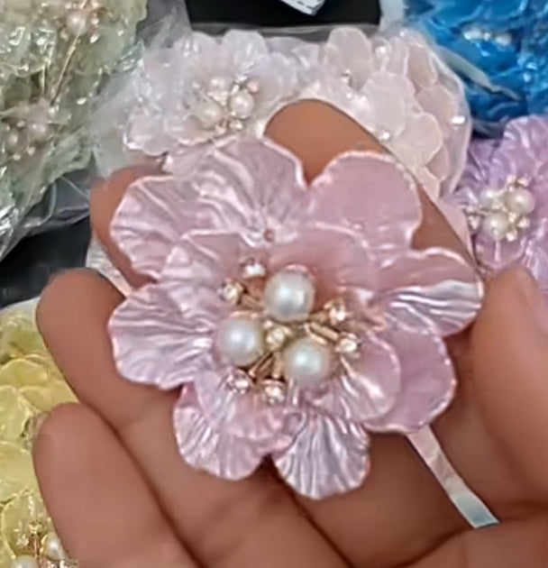 Acrylic leaf petals