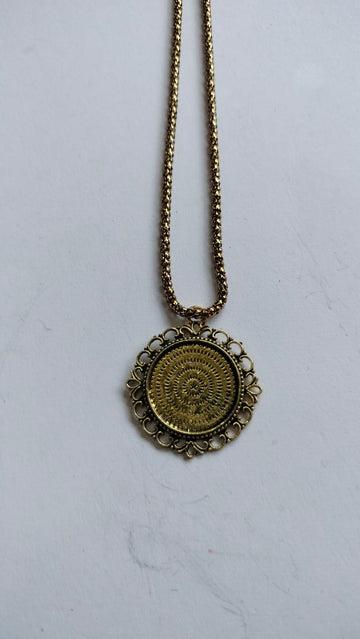 Antique Golden Chain Pendant Bezel Set