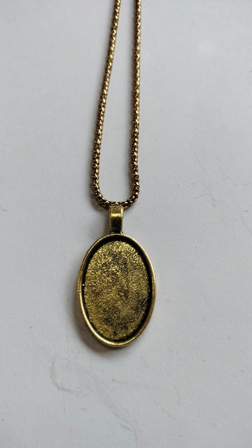 Antique Golden Chain Pendant Bezel Set