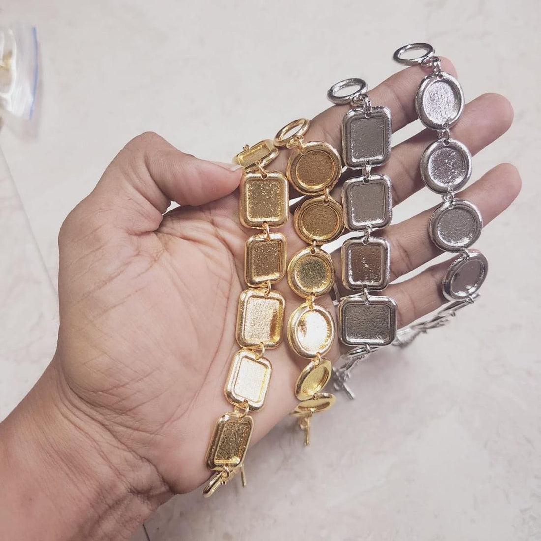 Round bracelet base for resin
