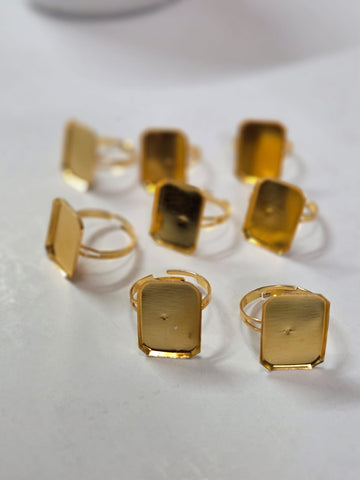 Finger ring bezel golden