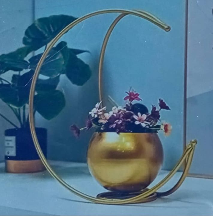 Metal candel stand or planter stand