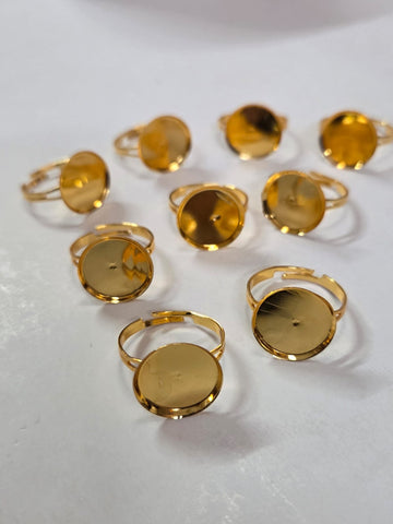 Finger ring bezel golden round