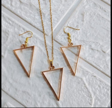 Earring pendant bezel set golden )