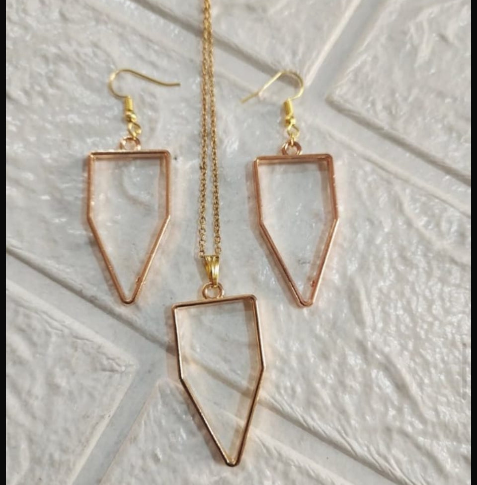 Earring pendant bezel set golden