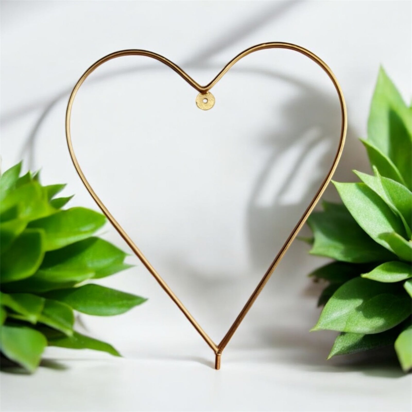 Metal heart hoop stand