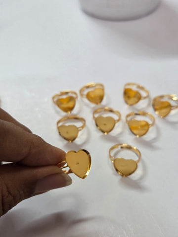 Finger ring bezel golden heart