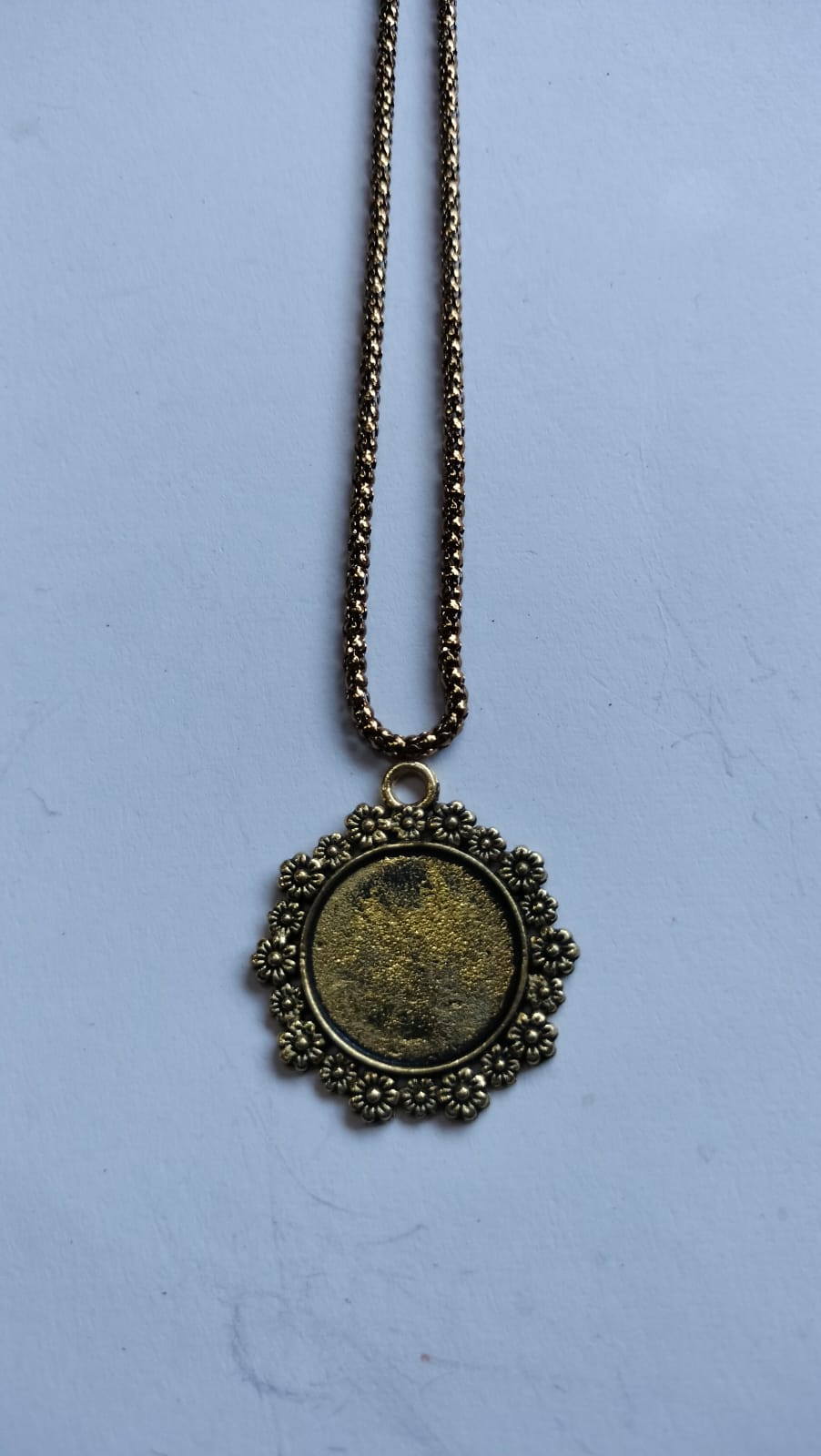 Antique Golden Chain Pendant Bezel Set