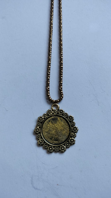 Antique Golden Chain Pendant Bezel Set
