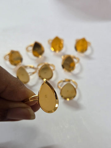 Finger ring bezel golden drop shape
