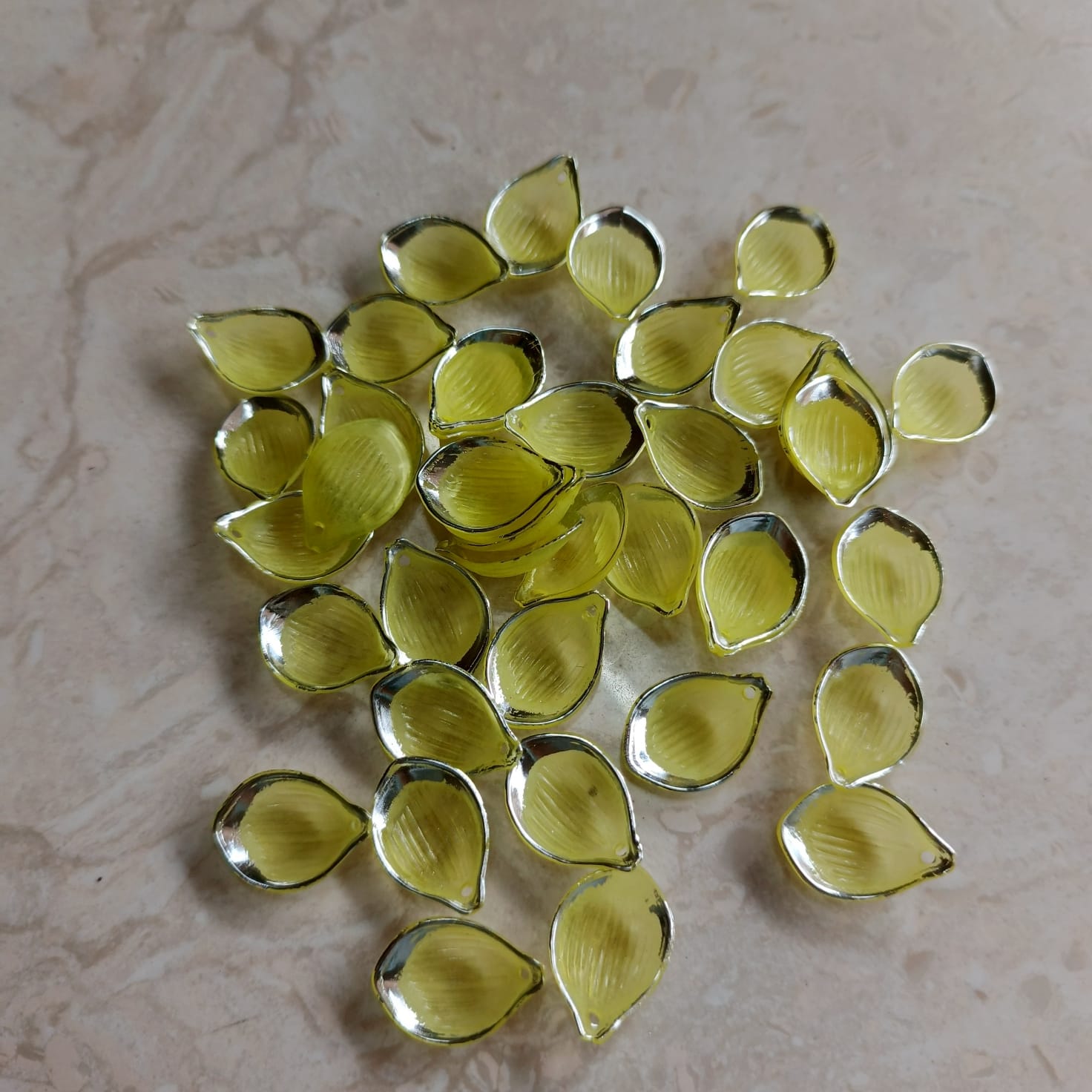 Acrylic petals for flower