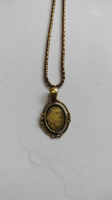 Antique Golden Chain Pendant Bezel Set